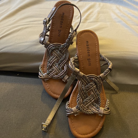 madden girl, silver strappy wedge heel sandals size aprx 7 - Picture 4 of 4
